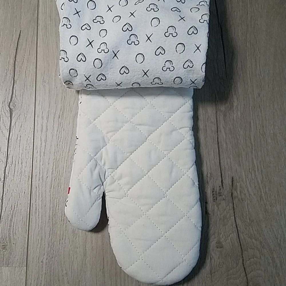 Disney Mickey Mouse Hugs&Kisses 3 Piece Kitchen Oven Mitt Set
